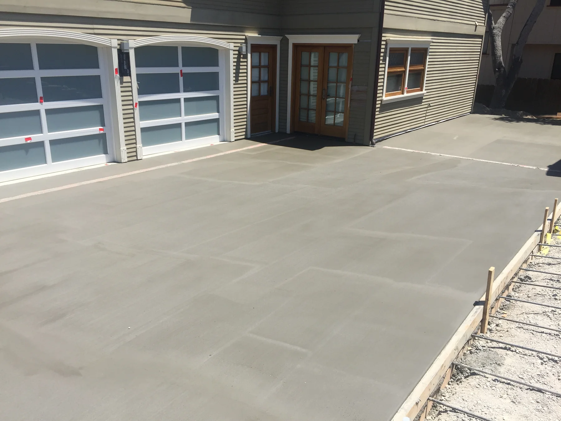 Finished residential concrete driveway